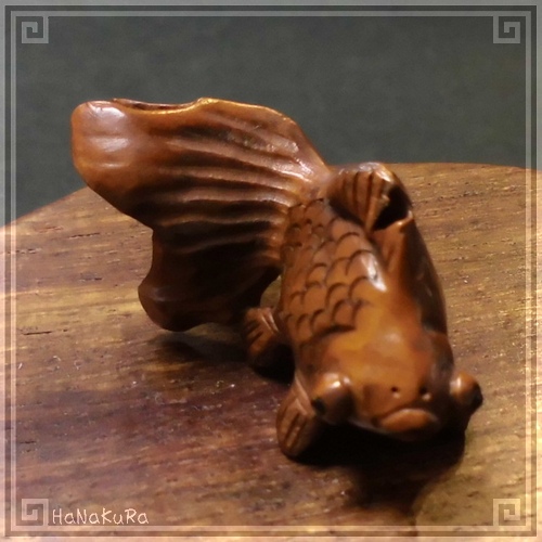 蔵の中にあった木彫の鯉-