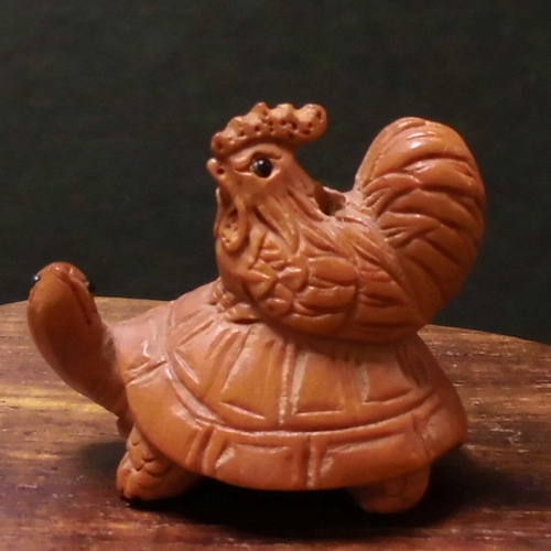 つげ 根付け 木彫り 彫刻 270 亀と鶏 カメ ニワトリ | 木彫り根付け